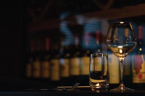 Bistrot VERiTABLE Alain Parodi détail de verres et vaisselle